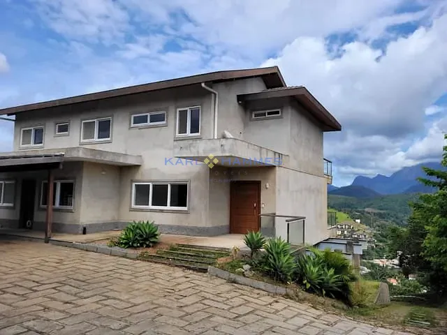 Casa com 1500m² 4 quartos e 5 banheiros, à venda, no bairro Nogueira em Petrópolis