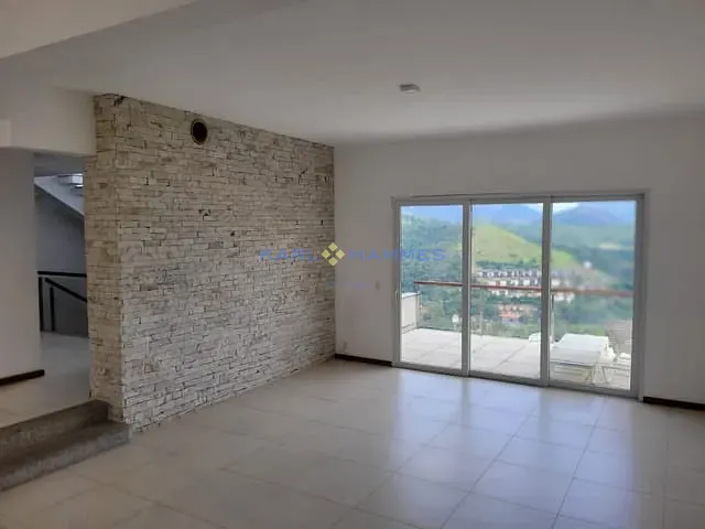 Casa com 1500m² 4 quartos e 5 banheiros, à venda, no bairro Nogueira em Petrópolis