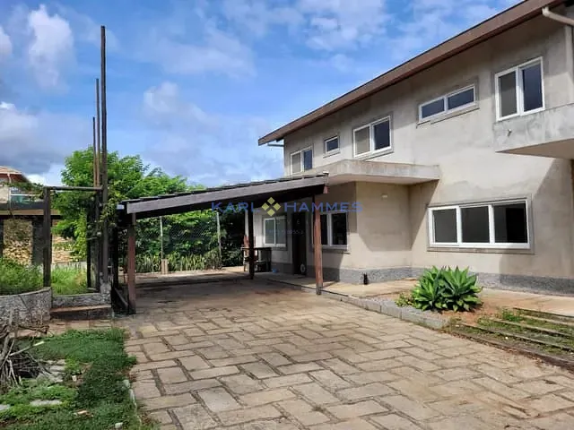 Casa com 1500m² 4 quartos e 5 banheiros, à venda, no bairro Nogueira em Petrópolis