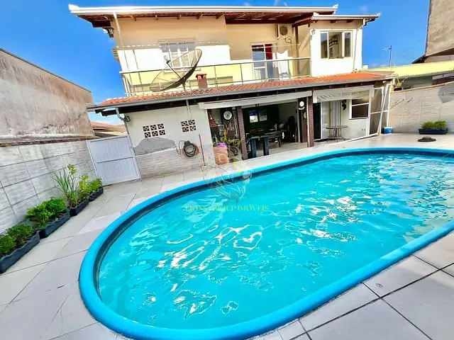 Casa com 312m² 4 quartos e 4 banheiros, à venda, no bairro Centro em Camboriú