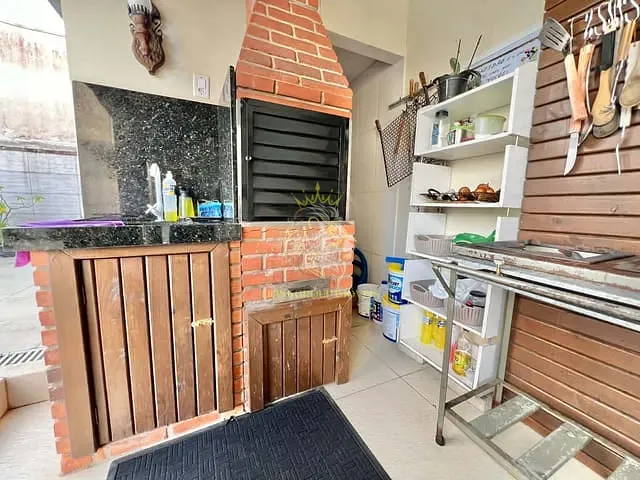 Casa com 312m² 4 quartos e 4 banheiros, à venda, no bairro Centro em Camboriú