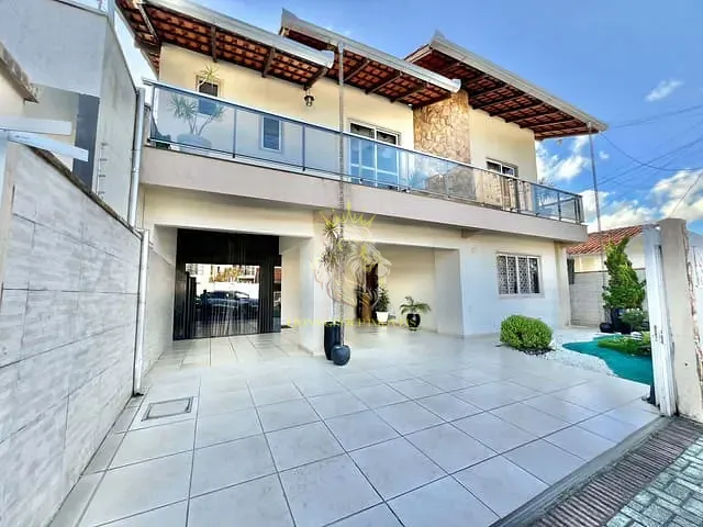 Casa com 312m² 4 quartos e 4 banheiros, à venda, no bairro Centro em Camboriú