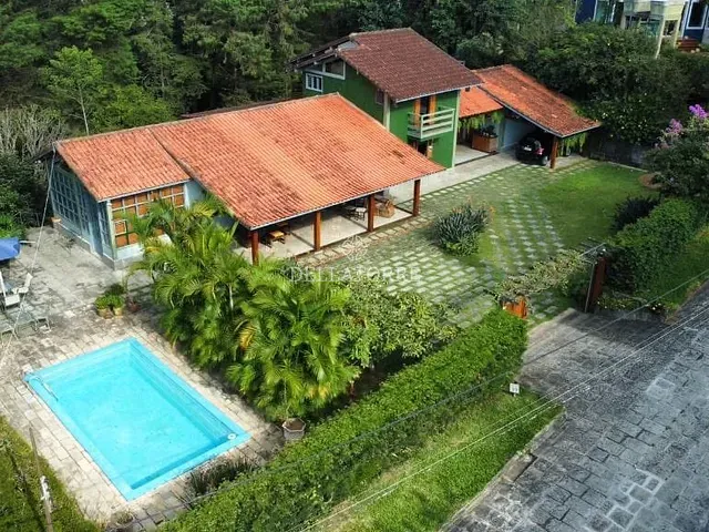 Casa com 1861m² 4 quartos e 3 banheiros, à venda, no bairro Bom Retiro em Teresópolis