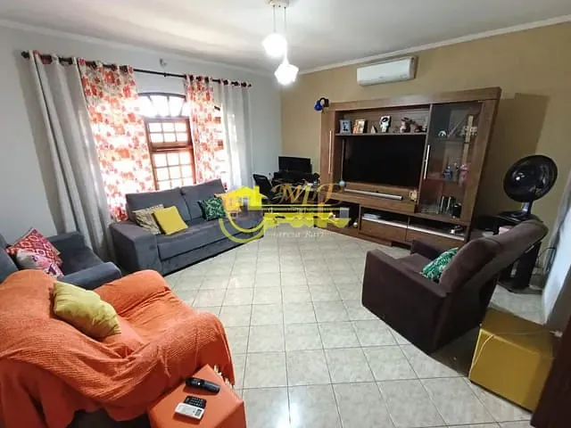 Casa com 360m² 3 quartos e 3 banheiros, à venda, no bairro Vila Aeroporto em Campinas