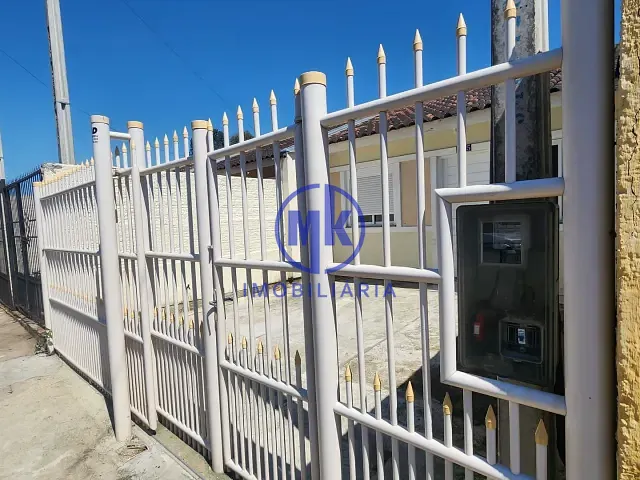 Casa 2 quartos e 1 banheiro, para alugar, no bairro Chácara das Rosas em Cachoeirinha
