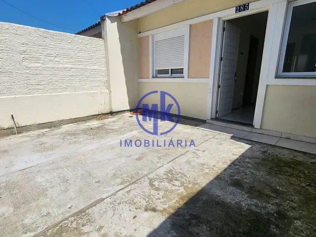 Casa 2 quartos e 1 banheiro, para alugar, no bairro Chácara das Rosas em Cachoeirinha