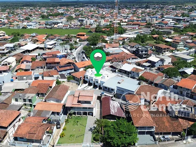 Casa com 135m² 3 quartos e 3 banheiros, à venda, no bairro Centro em Balneário Barra do Sul