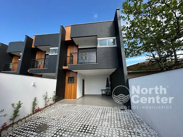 Casa com 135m² 3 quartos e 3 banheiros, à venda, no bairro Centro em Balneário Barra do Sul