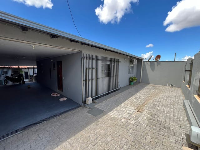 Casa com 300m² 3 quartos e 1 banheiro, à venda, no bairro Jardim do Sol em Londrina