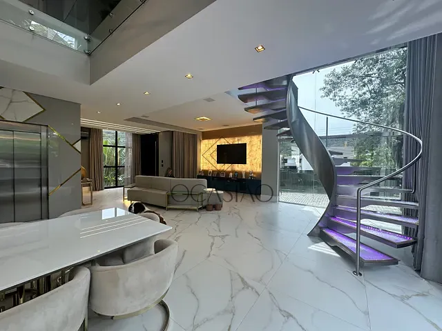 Casa 4 quartos e 7 banheiros, à venda, no bairro Praia do Estaleiro em Balneário Camboriú