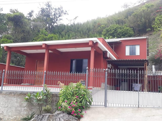 Casa 2 quartos e 1 banheiro, à venda, no bairro Madruga em Vassouras