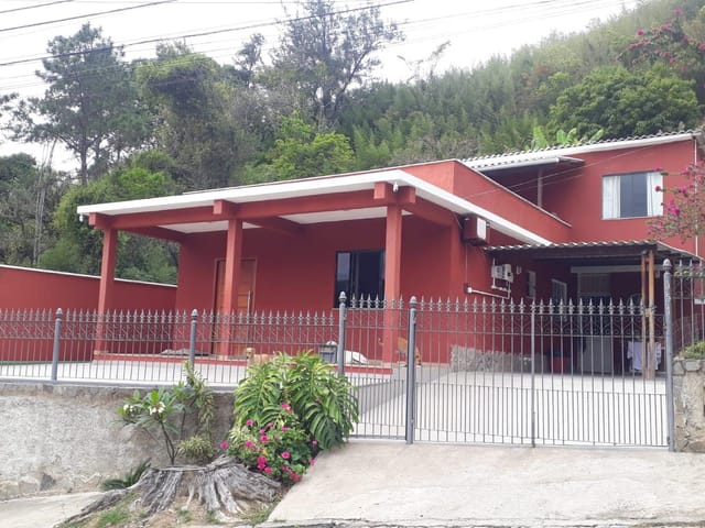 Casa 2 quartos e 1 banheiro, à venda, no bairro Madruga em Vassouras