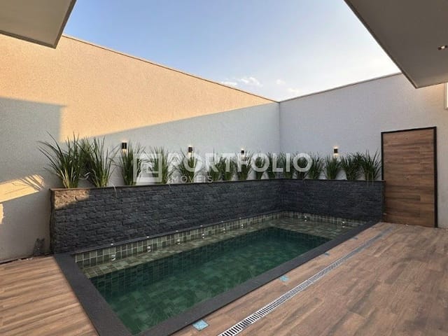 Foto do Casa - Casa com 3 dormitórios à venda por R$ 1.550.000,00 - Jardins Porto - Senador Canedo/GO | Portfolio Imóveis