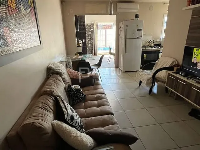 Casa com 100m² 3 quartos e 2 banheiros, à venda, no bairro Umuharama em Pelotas