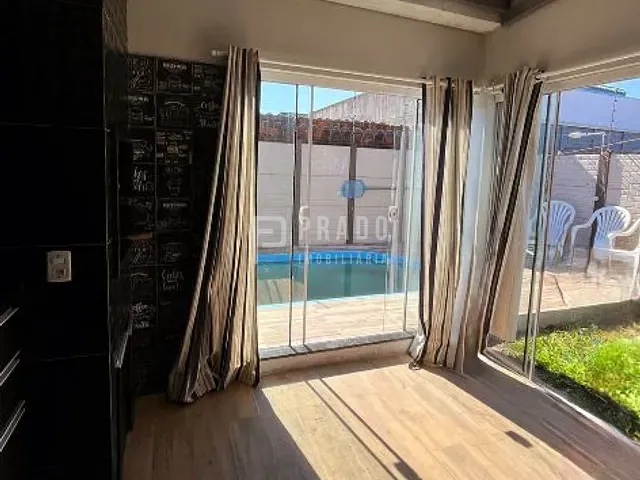 Casa com 100m² 3 quartos e 2 banheiros, à venda, no bairro Umuharama em Pelotas