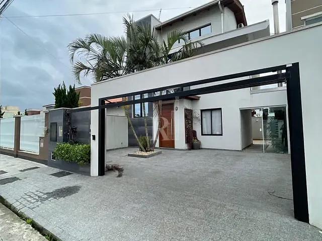 Casa 2 quartos e 3 banheiros, à venda ou para alugar, no bairro Areias em Tijucas