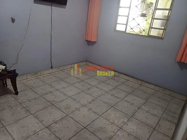Casa com 300m² 2 quartos e 1 banheiro, à venda, no bairro Feijão Miúdo em Contagem