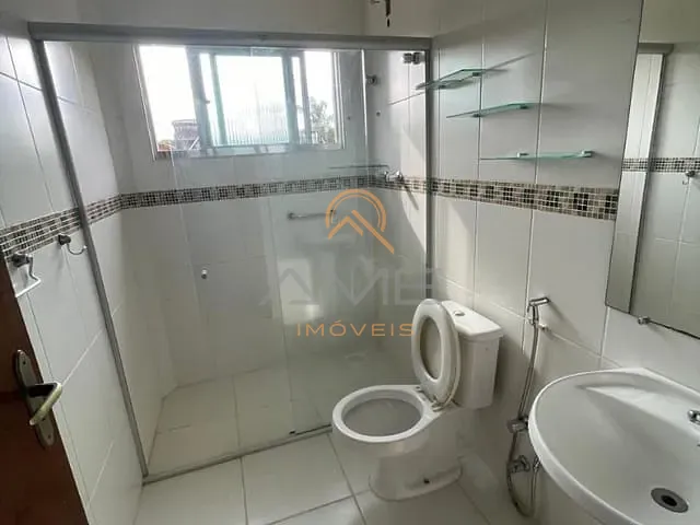Casa com 200m² 4 quartos e 3 banheiros, à venda, no bairro Laranjal em Pelotas