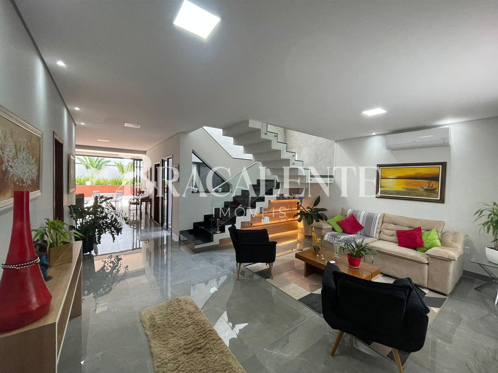 Casa à venda com 2 quartos, 286m² - Foto 2