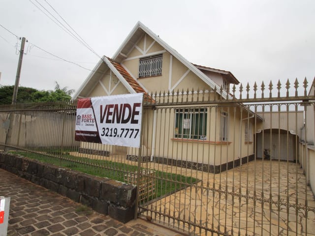 Casa com 658m² 3 quartos e 4 banheiros, à venda, no bairro Centro em Ponta Grossa