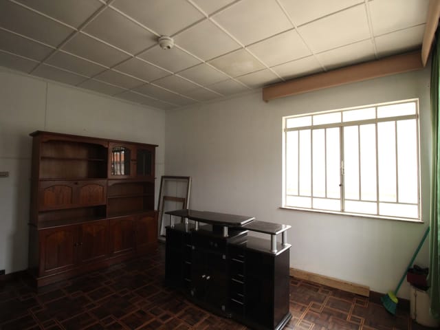 Casa com 658m² 3 quartos e 4 banheiros, à venda, no bairro Centro em Ponta Grossa
