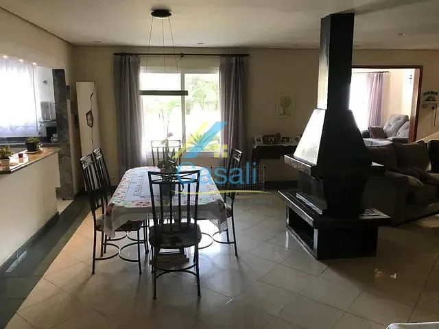 Casa 5 quartos e 3 banheiros, à venda, no bairro Jardim Villaça em São Roque