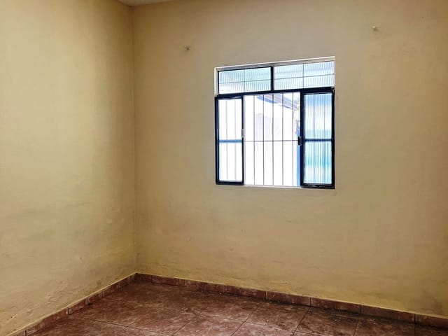Casa 2 quartos e 1 banheiro, à venda, no bairro Vale do Sol em Governador Valadares