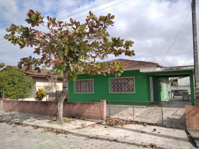 Casa com 260m² 3 quartos e 2 banheiros, à venda, no bairro Praia Alegre em Penha
