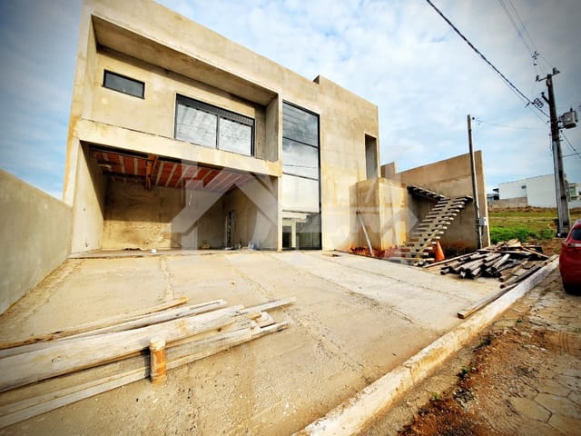 Sobrado com 519m² 3 quartos e 1 banheiro, à venda, no bairro Jardim Europa em Jaguariaíva