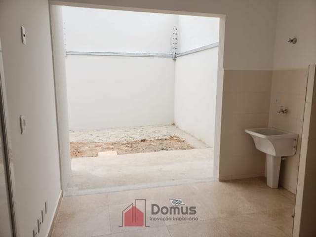 Casa com 175m², à venda, no bairro Loteamento Residencial e Comercial Flamboyant em Pindamonhangaba