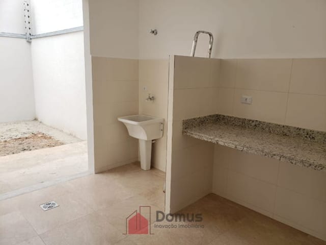 Casa com 175m², à venda, no bairro Loteamento Residencial e Comercial Flamboyant em Pindamonhangaba