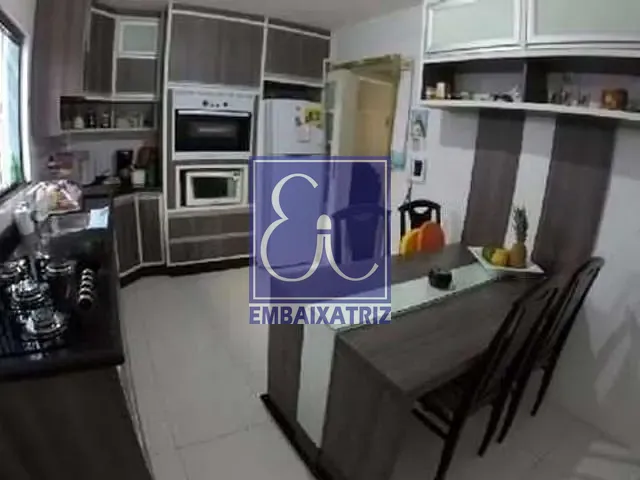 Casa com 250m² 3 quartos e 4 banheiros, à venda, no bairro Jardim das Indústrias em São José dos Campos