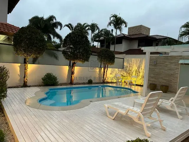 Casa 4 quartos e 4 banheiros, à venda, no bairro Jurerê Internacional em Florianópolis