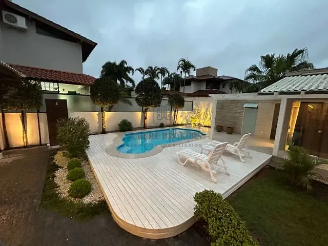 Casa 4 quartos e 4 banheiros, à venda, no bairro Jurerê Internacional em Florianópolis