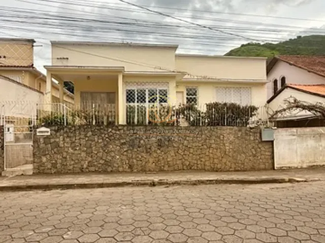 Casa com 651m² 6 quartos e 2 banheiros, à venda, no bairro Centro em Valença