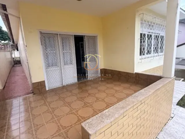 Casa com 651m² 6 quartos e 2 banheiros, à venda, no bairro Centro em Valença