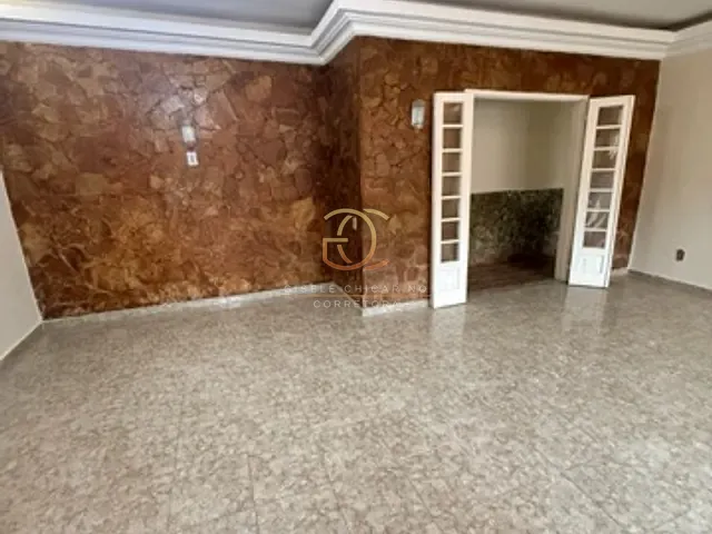 Casa com 651m² 6 quartos e 2 banheiros, à venda, no bairro Centro em Valença