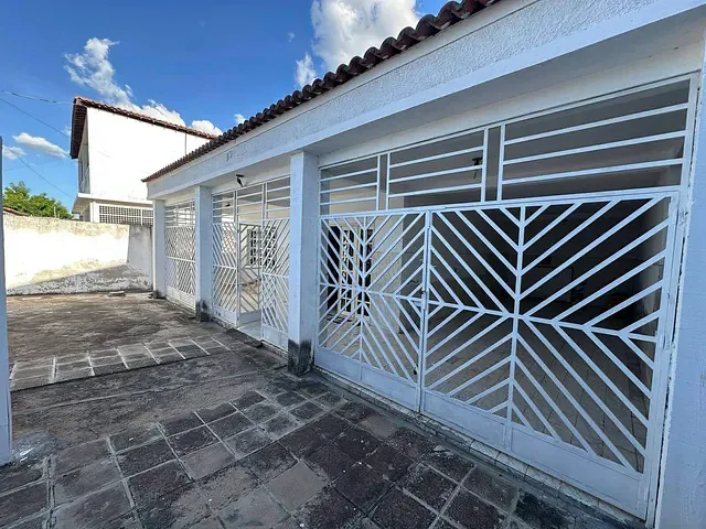 Casa 5 quartos e 3 banheiros, à venda, no bairro Perpétuo Socorro em Paulo Afonso