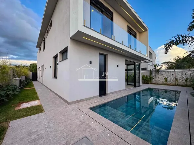 Casa com 467m² 4 quartos e 6 banheiros, à venda, no bairro Granja Marileusa em Uberlândia