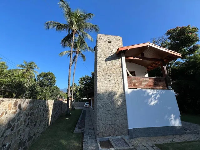 Casa com 1248m² 3 quartos e 3 banheiros, para alugar, no bairro Itaquanduba em Ilhabela