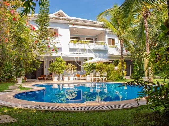 Casa com 1000m² 7 quartos e 9 banheiros, à venda, no bairro Barra da Tijuca em Rio de Janeiro