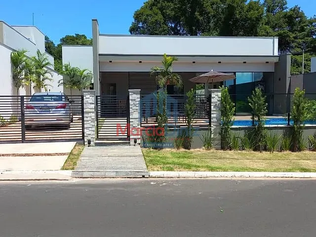 Casa com 392m², à venda, no bairro Rifaina-SP em Rifaina