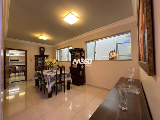 Casa com 455m² 3 quartos e 3 banheiros, à venda, no bairro Setor Coimbra em Goiânia