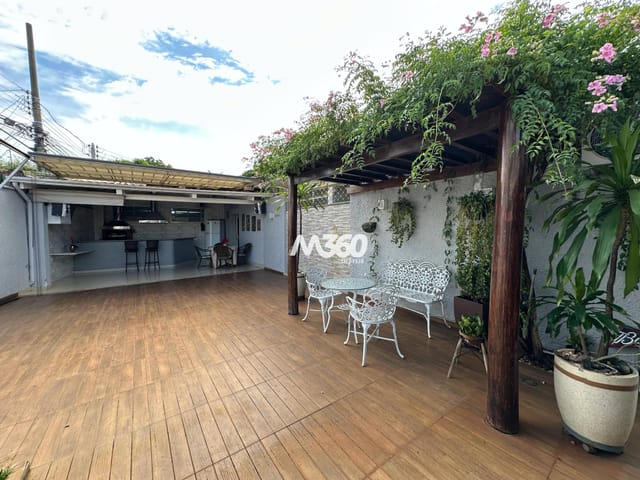 Casa com 455m² 3 quartos e 3 banheiros, à venda, no bairro Setor Coimbra em Goiânia