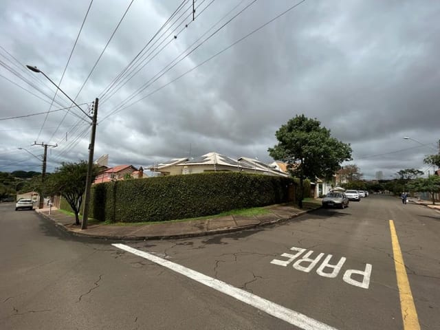 Casa com 655m² 4 quartos e 5 banheiros, à venda ou para alugar, no bairro Jardim São José em Cambé