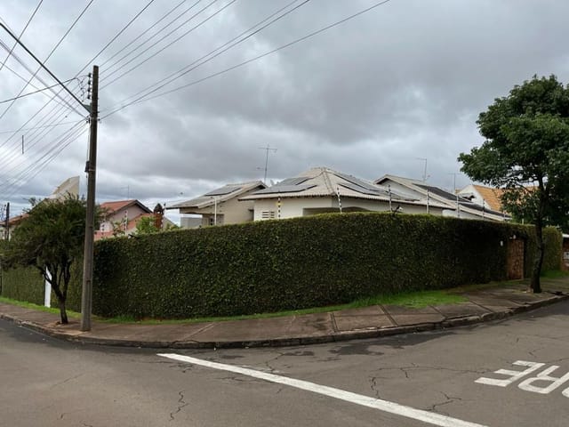 Casa com 655m² 4 quartos e 5 banheiros, à venda ou para alugar, no bairro Jardim São José em Cambé