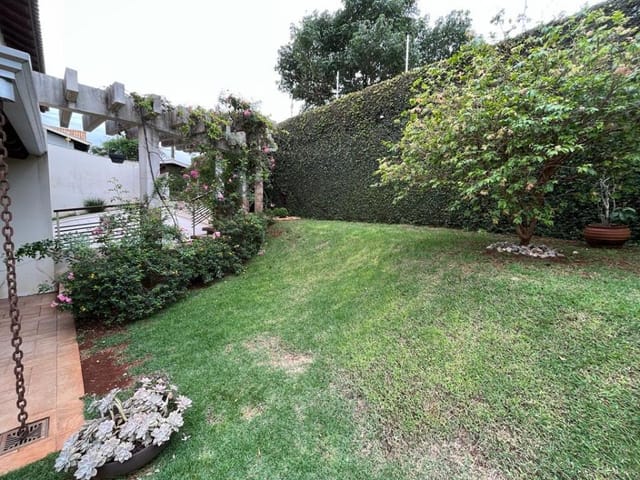 Casa com 655m² 4 quartos e 5 banheiros, à venda ou para alugar, no bairro Jardim São José em Cambé