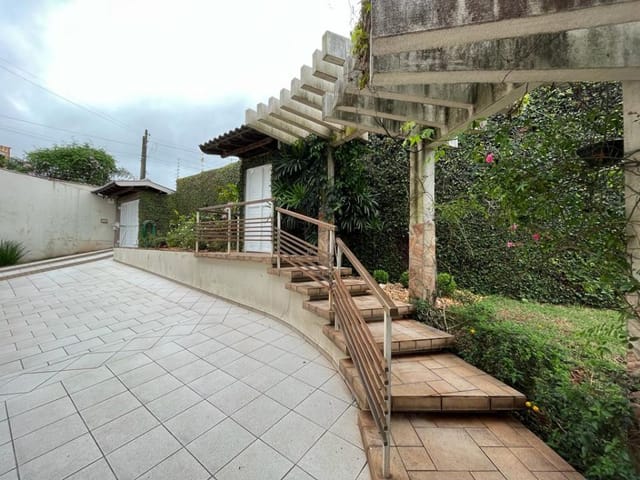 Casa com 655m² 4 quartos e 5 banheiros, à venda ou para alugar, no bairro Jardim São José em Cambé