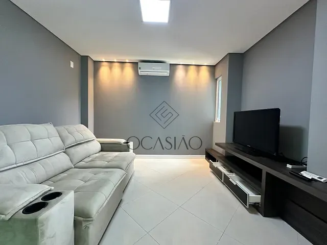 Casa 4 quartos e 4 banheiros, à venda, no bairro Praia do Estaleiro em Balneário Camboriú
