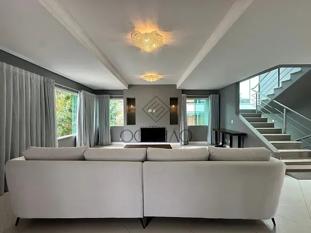Casa 4 quartos e 4 banheiros, à venda, no bairro Praia do Estaleiro em Balneário Camboriú